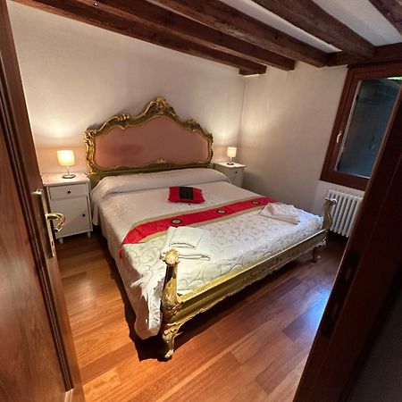 1 Ca'Del Traghetto Family Apartment Venedik Dış mekan fotoğraf