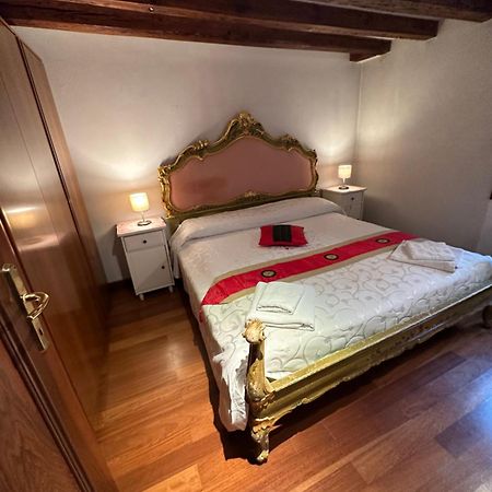 1 Ca'Del Traghetto Family Apartment Venedik Dış mekan fotoğraf