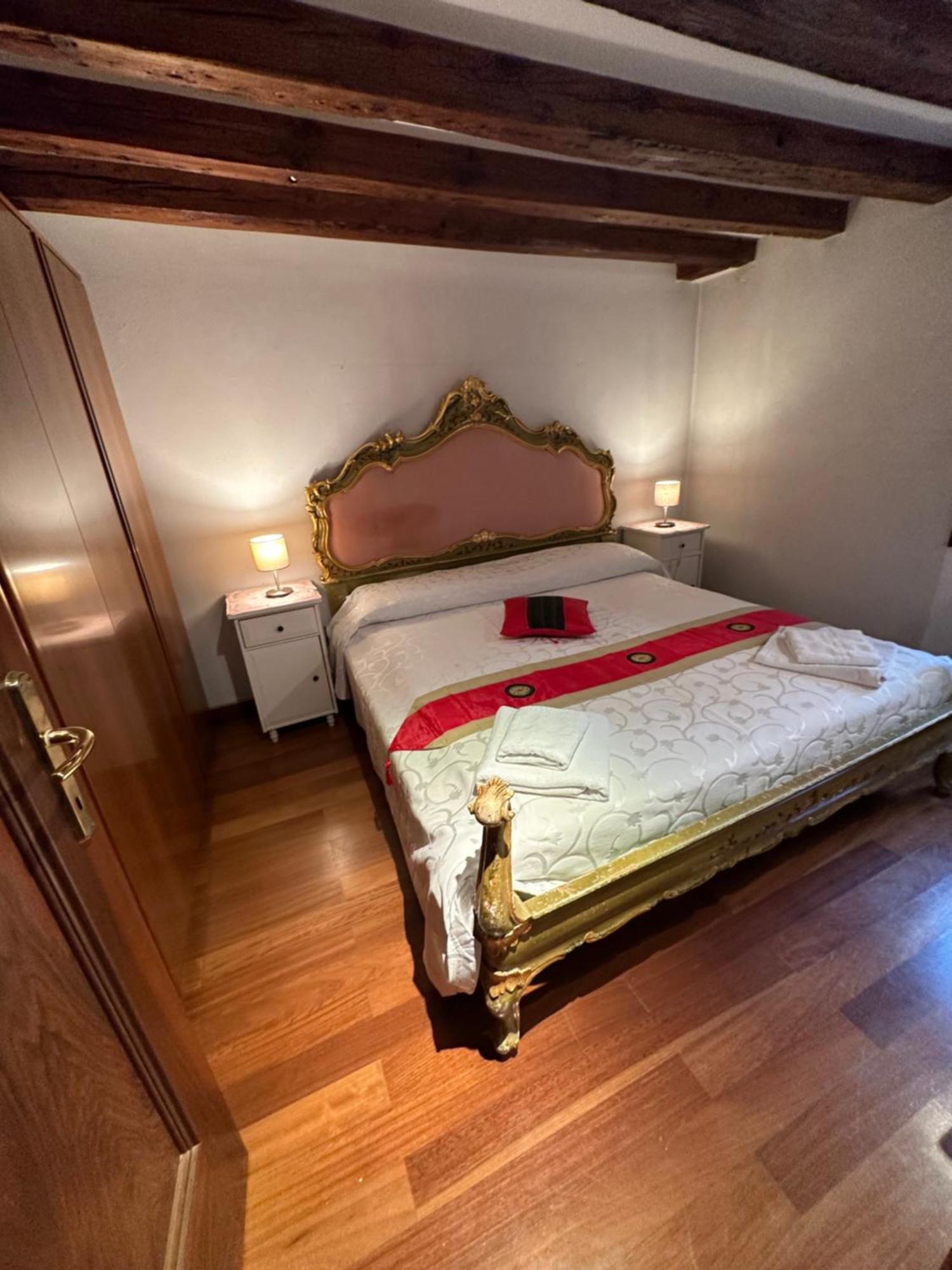 1 Ca'Del Traghetto Family Apartment Venedik Dış mekan fotoğraf