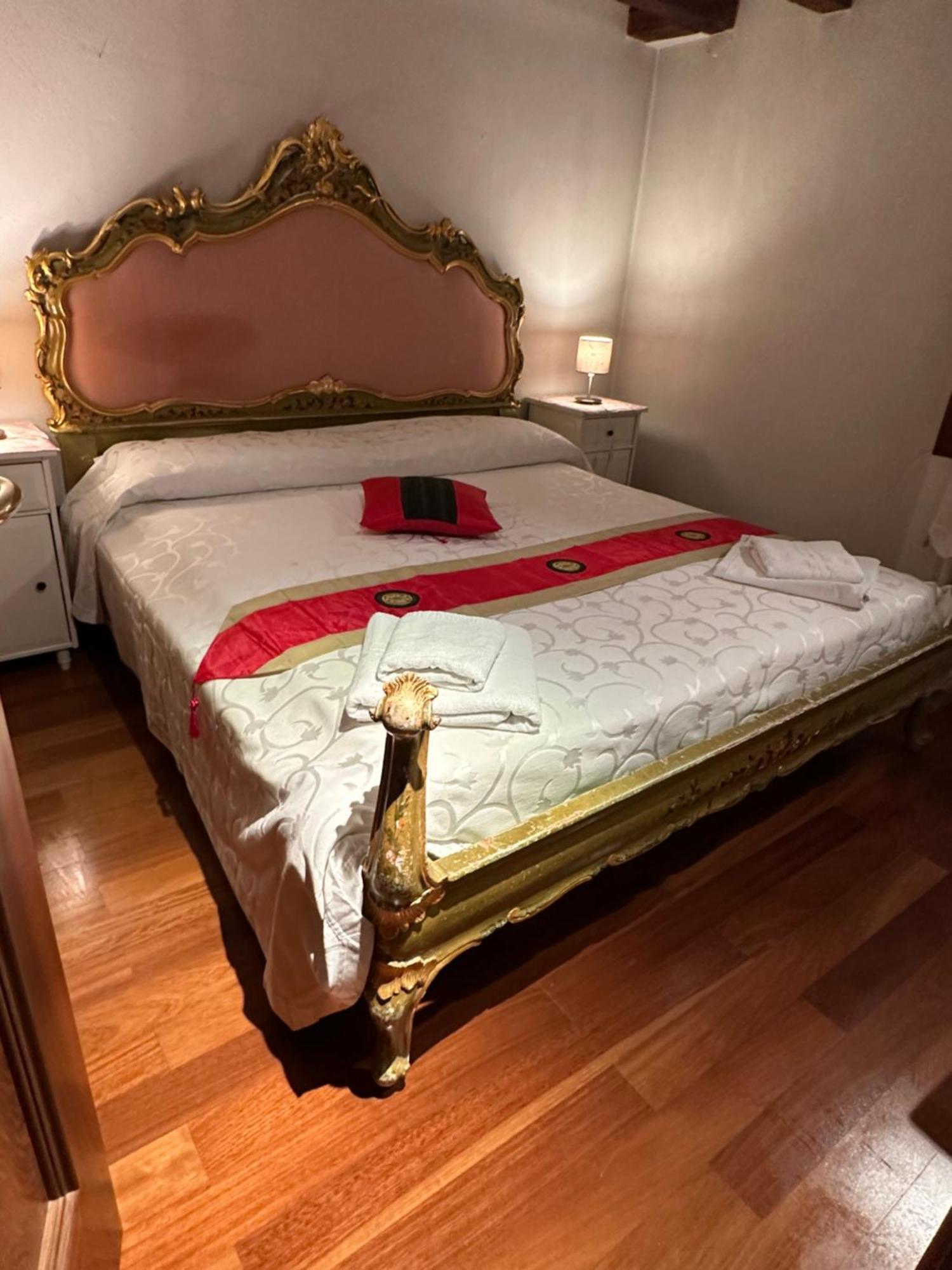 1 Ca'Del Traghetto Family Apartment Venedik Dış mekan fotoğraf